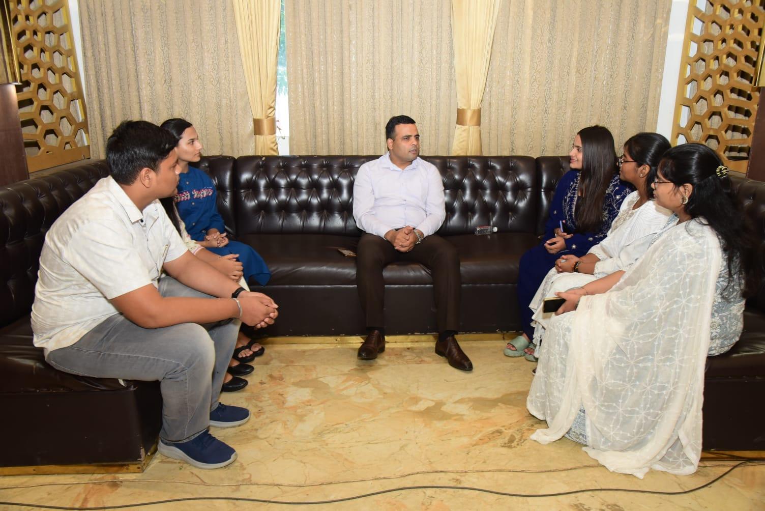 Scholars undergoing intimate soft-skills incubation and public speech coaching with senior mentors in the executive lounge