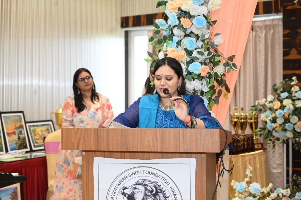 Unnaati Roy - Speaking at the podium in blue